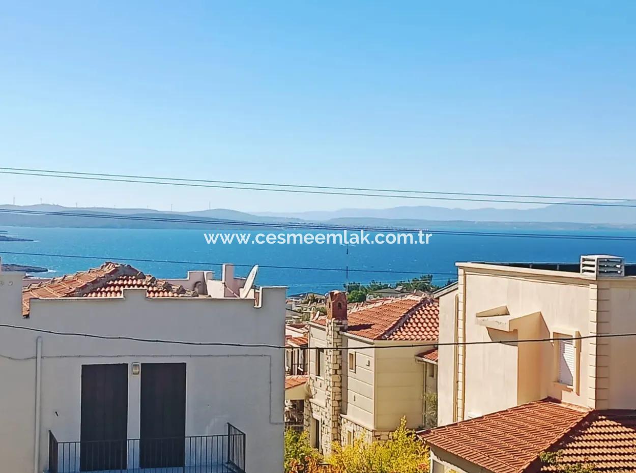 Çeşme'de Deniz Görür Satılık 3+1 Tam Müstakil Villa