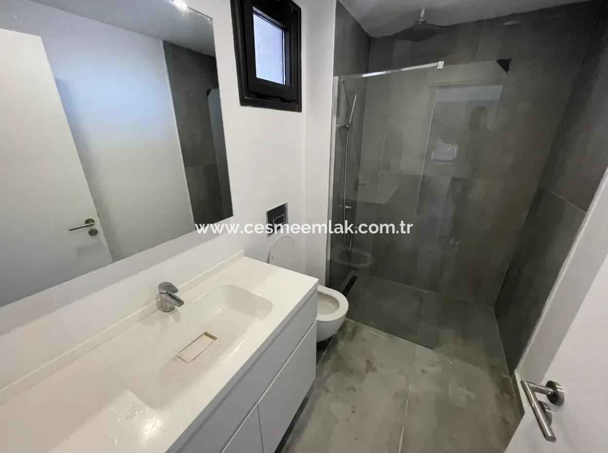 Çeşme Ayasaranda Mevkiinde Deniz Manz. Bahçeli Satılık 1+1 Daire