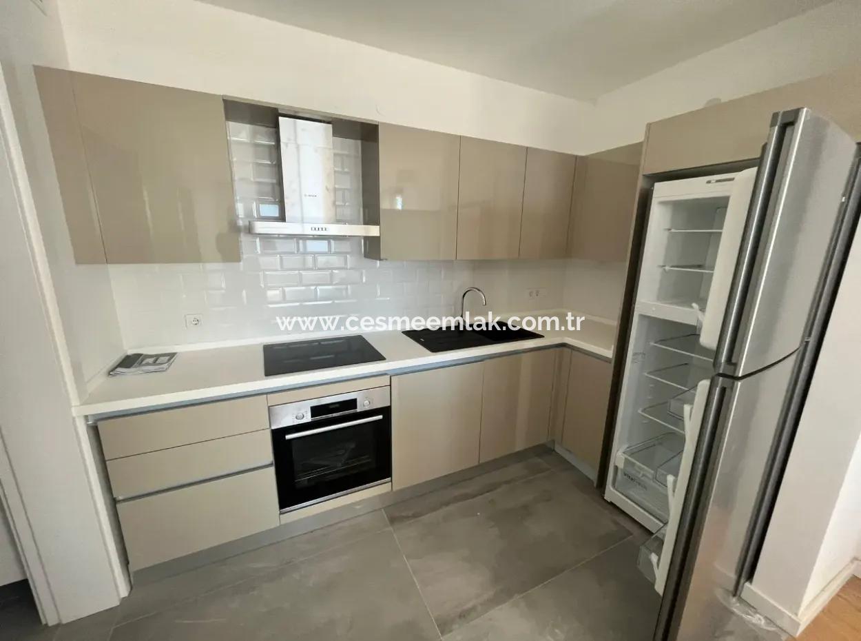 Çeşme Ayasaranda Mevkiinde Deniz Manz. Bahçeli Satılık 1+1 Daire