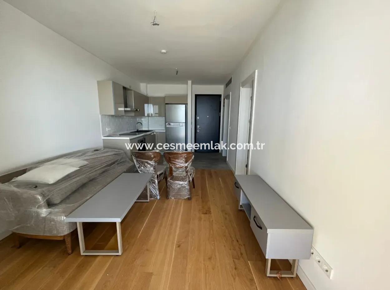 Çeşme Ayasaranda Mevkiinde Deniz Manz. Bahçeli Satılık 1+1 Daire