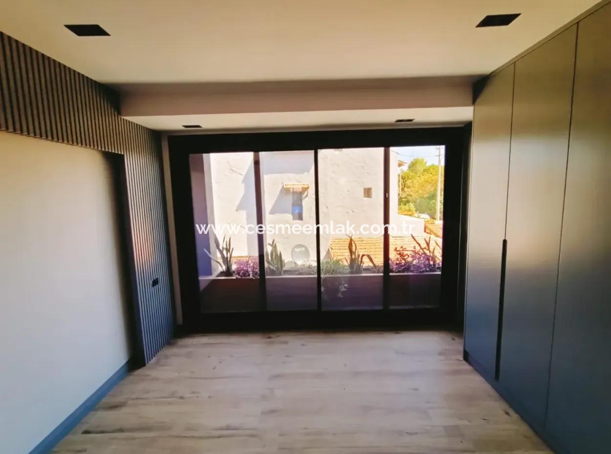 Çeşme Alaçatı'da Satılık Tek Müstakil Havuzlu Sıfır Villa