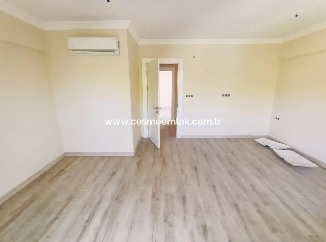 Çeşme Alaçatı'da Satılık Tek Müstakil Havuzlu Sıfır Villa