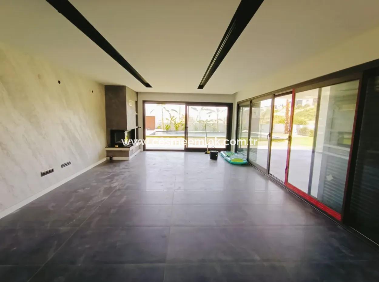 Çeşme Fenerburnunda Müstakil Havuzlu Ultra Lüx Villa