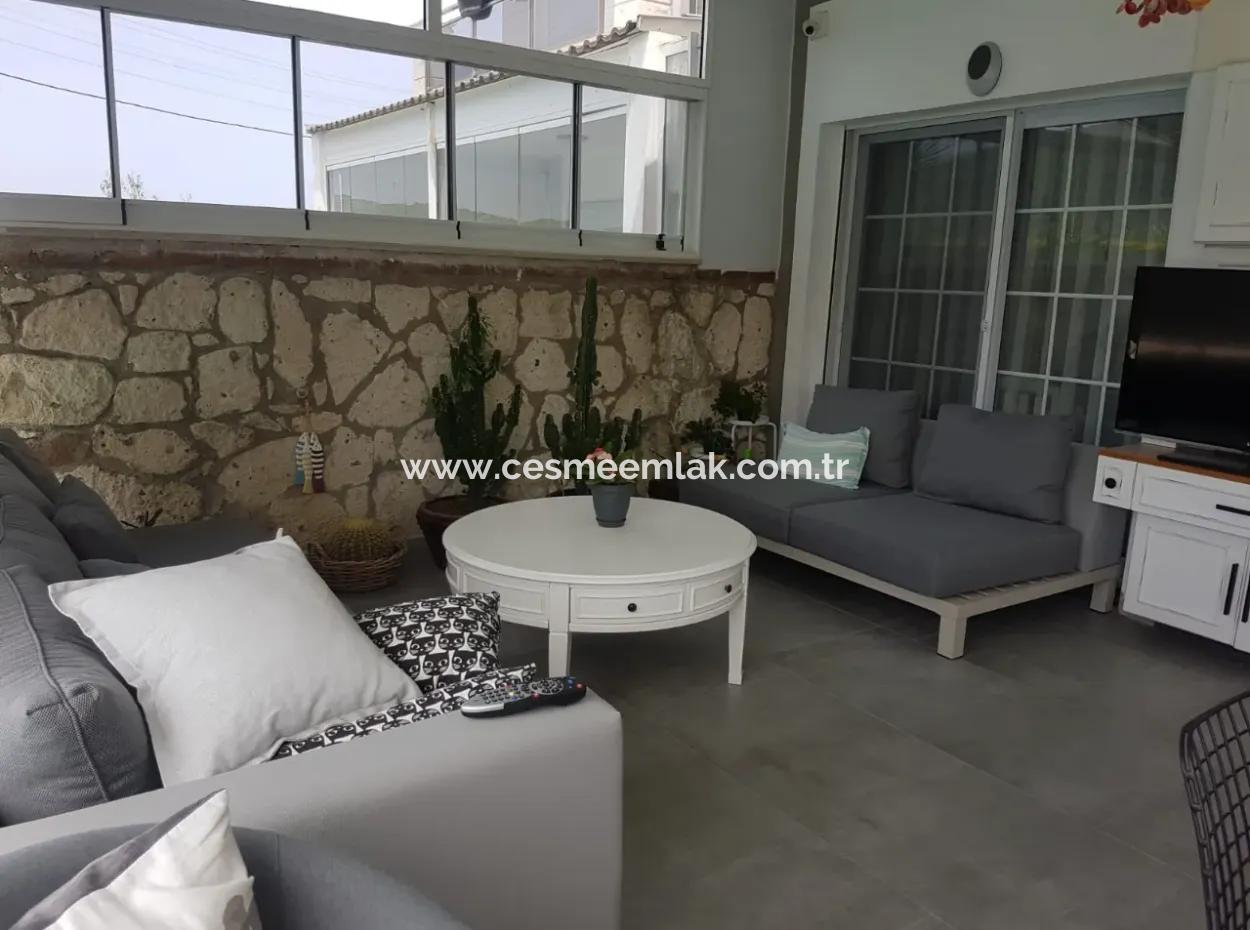 Çeşme Alaçatı'da Satılık Müstakil Havuzlu Villa