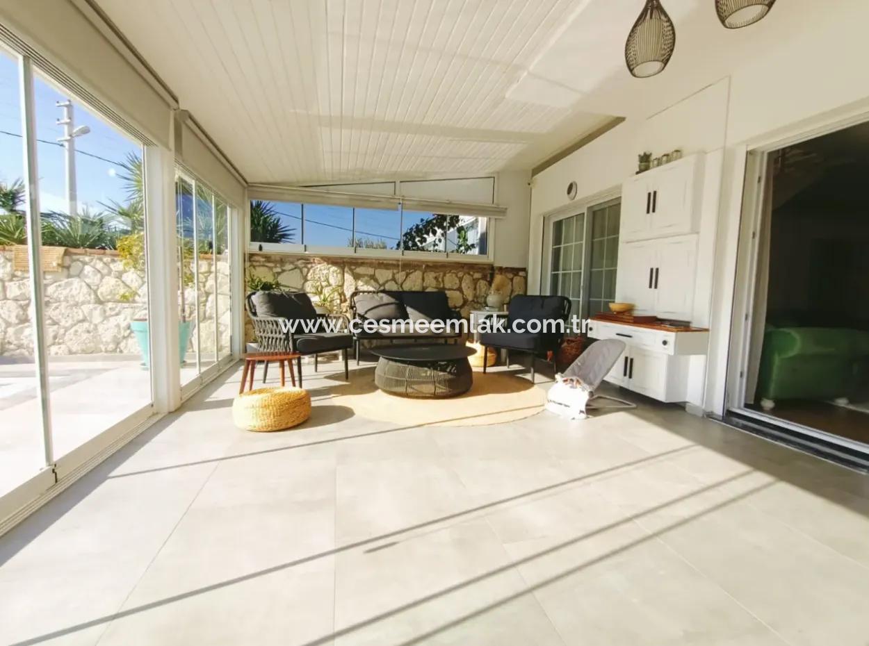 Çeşme Alaçatı'da Satılık Müstakil Havuzlu Villa