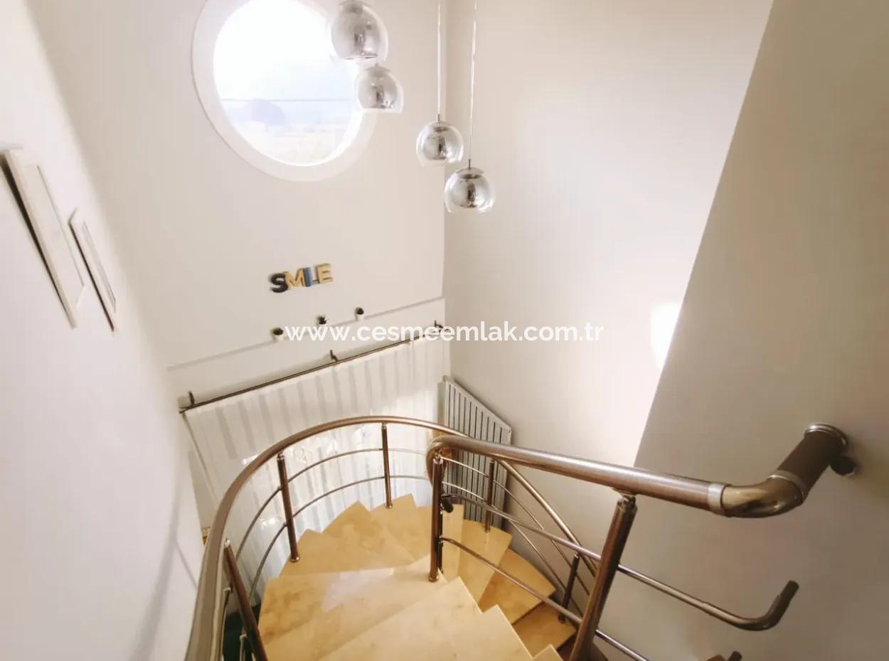 Çeşme Alaçatı'da Satılık Müstakil Havuzlu Villa