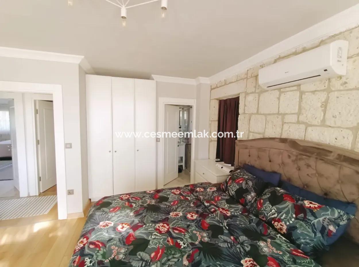 Çeşme Alaçatı'da Satılık Müstakil Havuzlu Villa