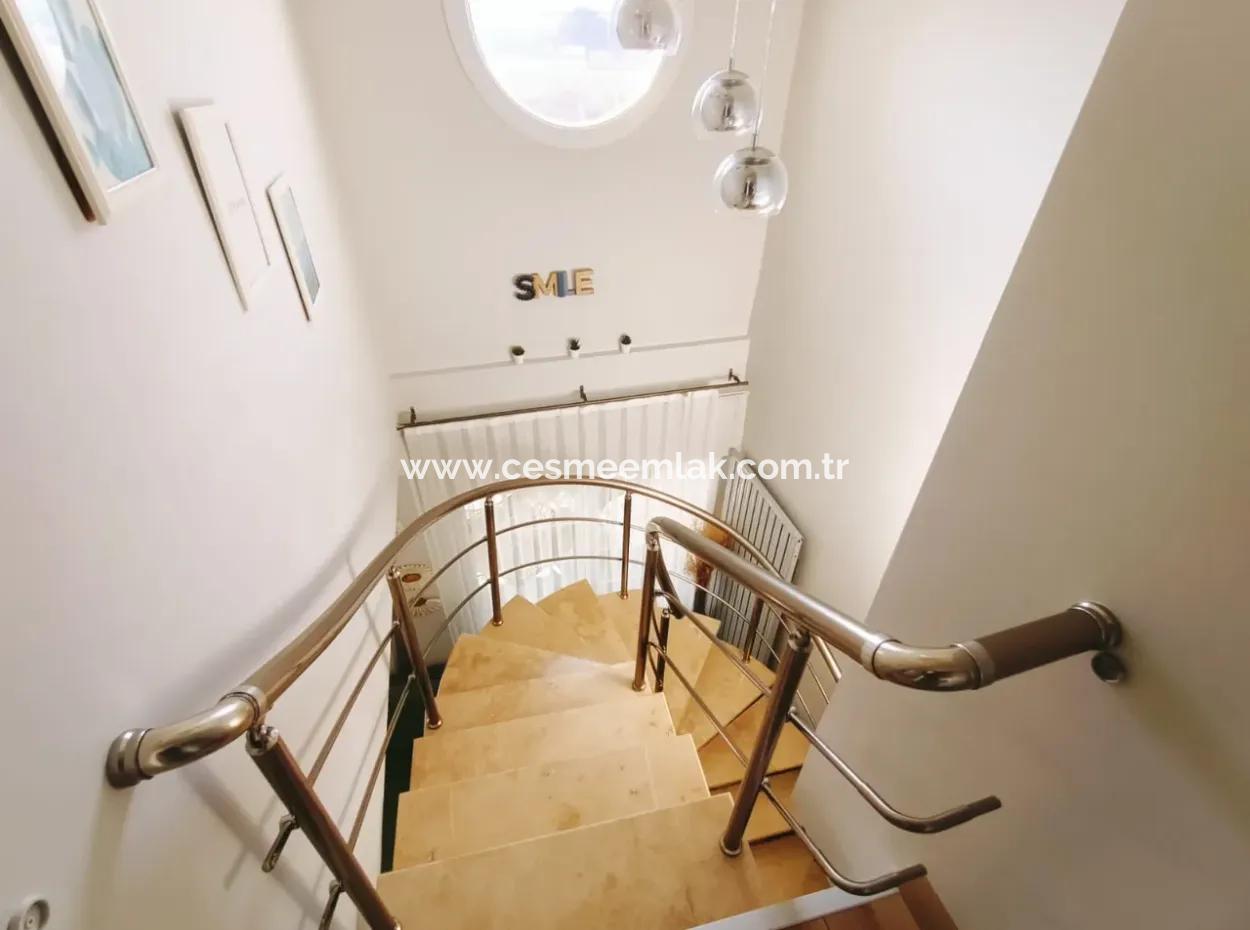 Çeşme Alaçatı'da Satılık Müstakil Havuzlu Villa