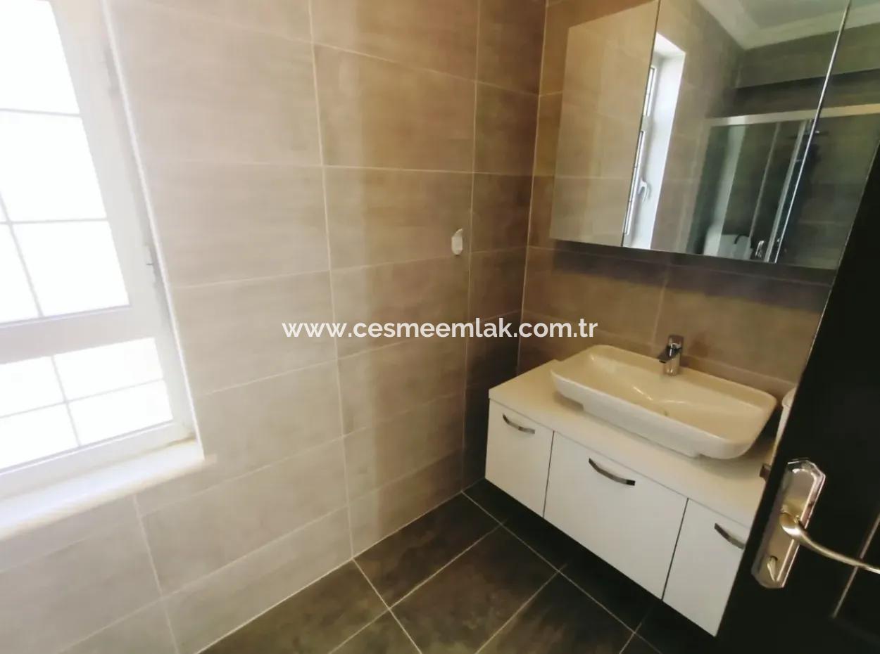 Çeşme Mamurbaba'da Yıllık Kiralık 4+1 Müstakil Havuzlu Villa
