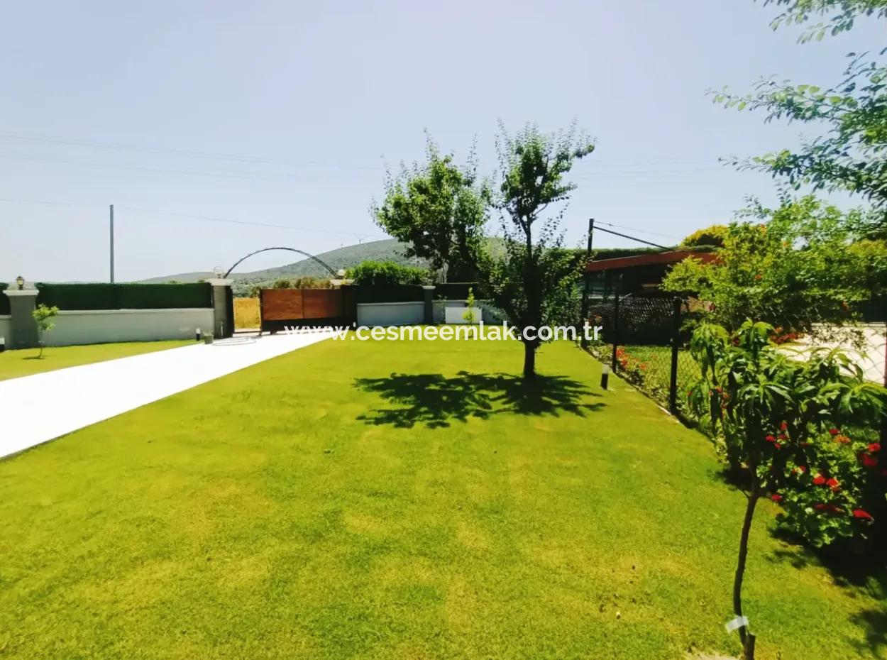 Çeşme Mamurbaba'da Yıllık Kiralık 4+1 Müstakil Havuzlu Villa