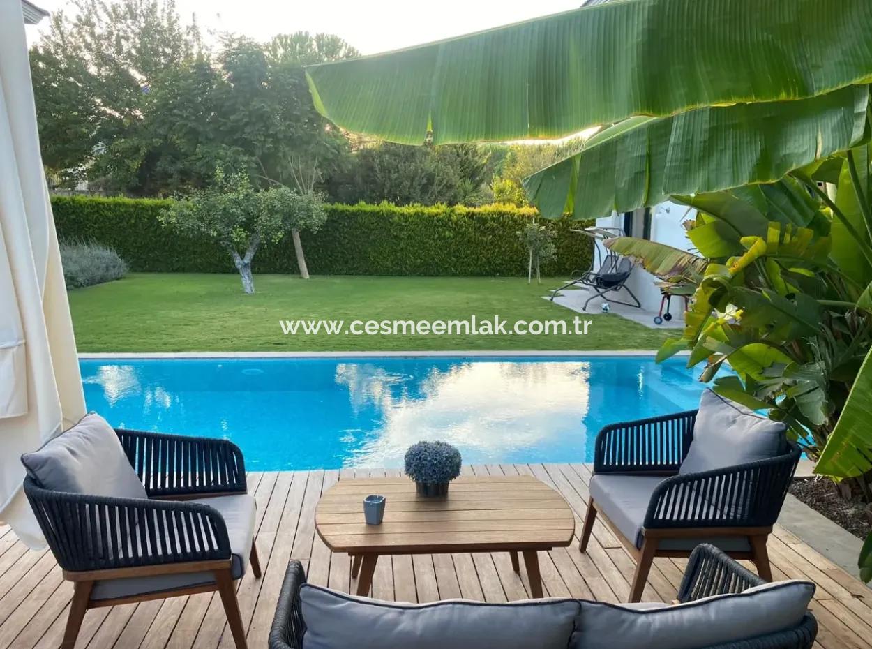 Çeşme Mamurbaba'da Aylık Kiralık Müstakil Malikane