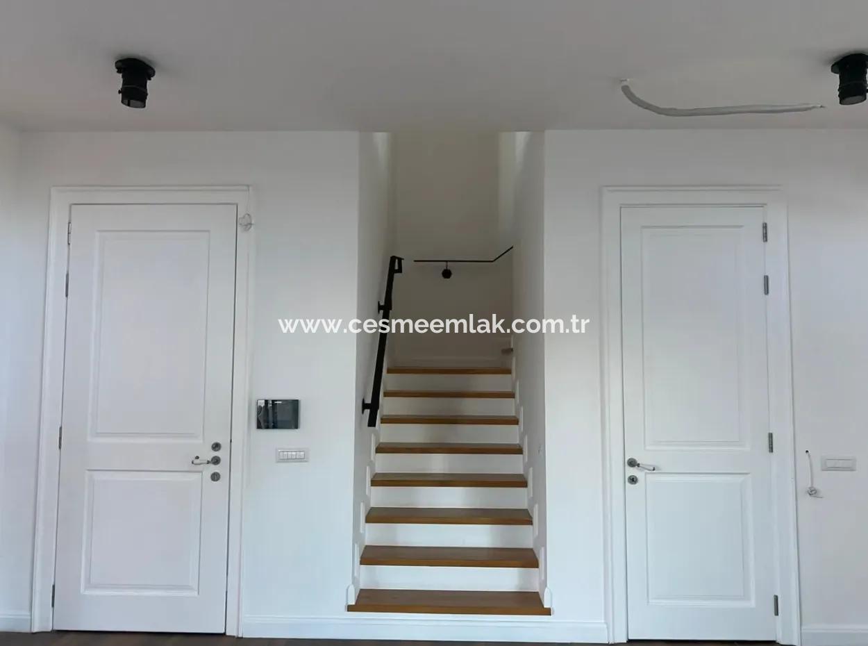 Çeşme Mamurbaba'da Aylık Kiralık Müstakil Malikane