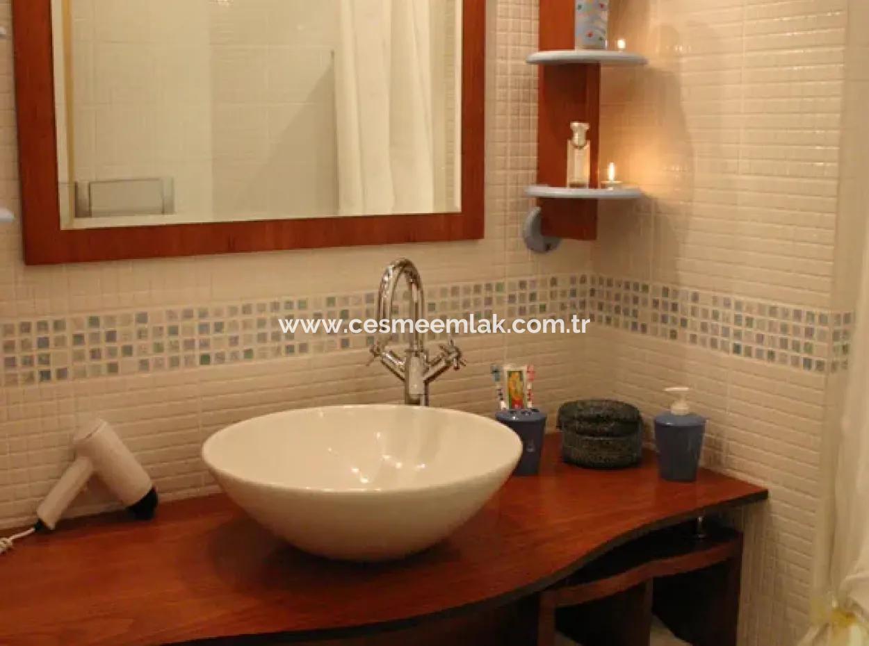 Çeşme Ilıcada Sezonluk Kiralık Denize Sıfır 1+1 Residence Daire