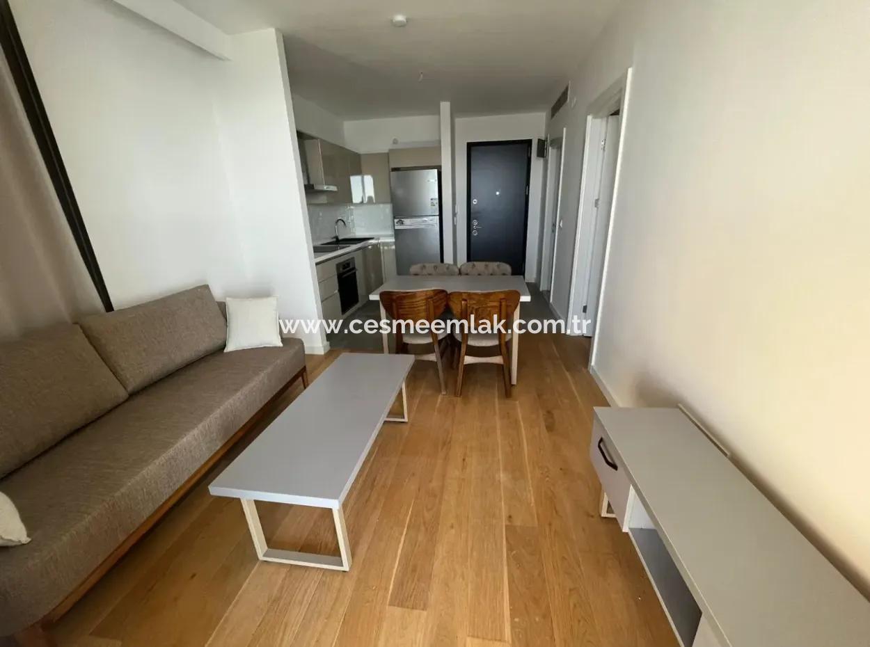 Çeşme Ayasaranda'da Sonsuzluk Havuzlu Satılık 2+1 Bahçeli Daire