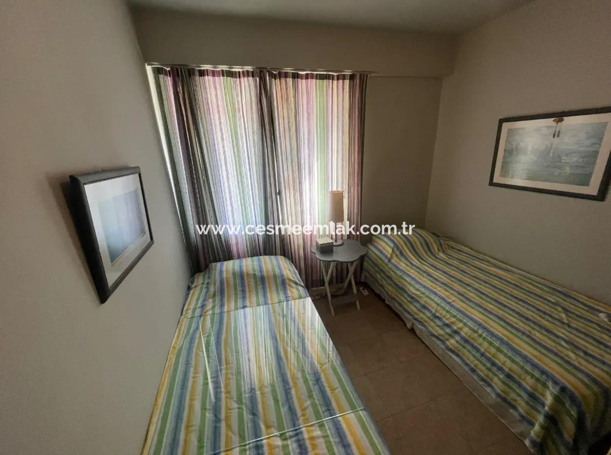 Çeşme Boyalık'ta Denize Sıfır Sezonluk Kiralık Zemin Kat Daire