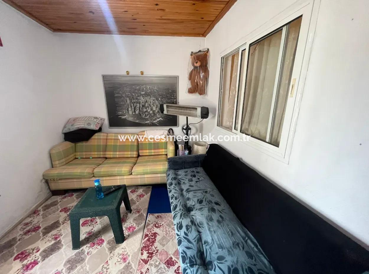 Çeşme Merkez'de Çarşıya Çok Yakın Eski Taş Ev