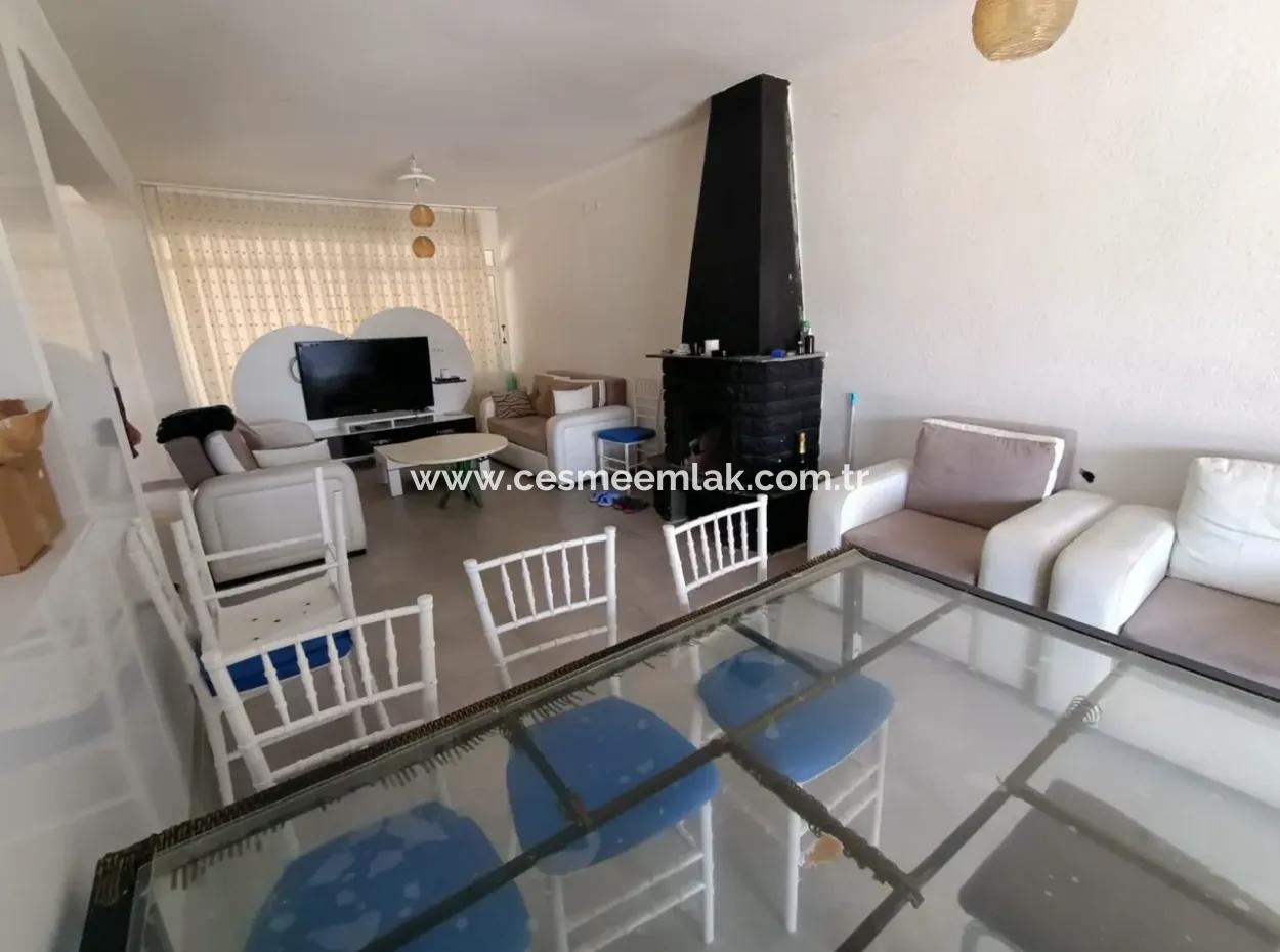 Çeşme Paşalimanı'nda Sezonluk Kiralık Ortak Havuzlu Villa