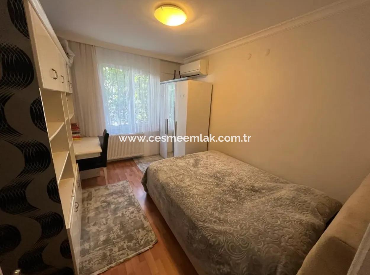 Çeşme Marinaya Yakın Geniş Bahçe Katı Sezonluk Kiralık 2+1 Daire