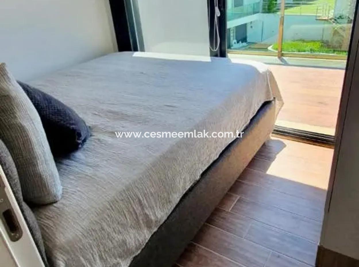 Çeşme Dalyan'da Ağustos Ayı Kiralık Havuzlu 1+1 Residence Daire