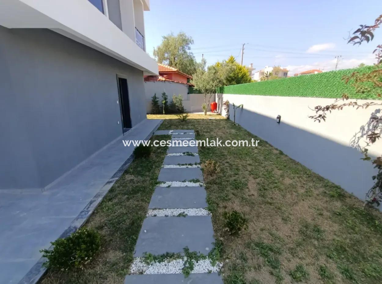 Çeşme Şifne'de Müstakil Havuzlu 4+1 Sıfır Lüx Villa