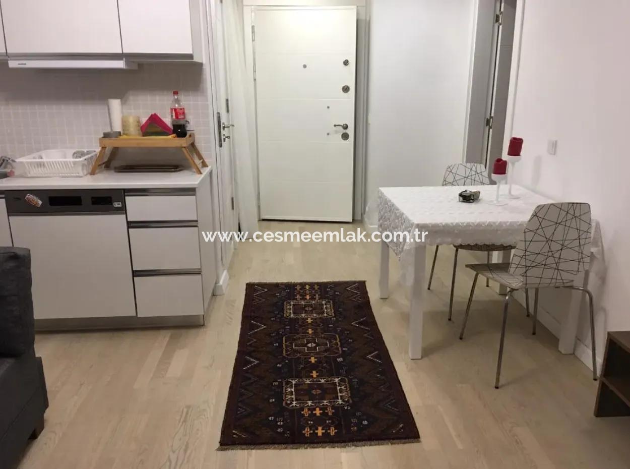 Çeşme Merkez'de Sezonluk Kiralık Denize 20M. 1+1 Daire