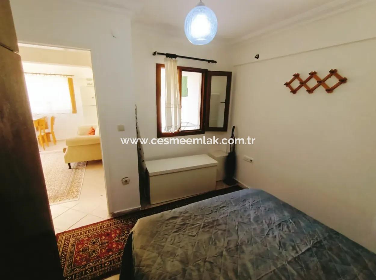 Çeşme Merkez'de Sezonluk Kiralık Geniş 2+1 Bahçe Katı Daire