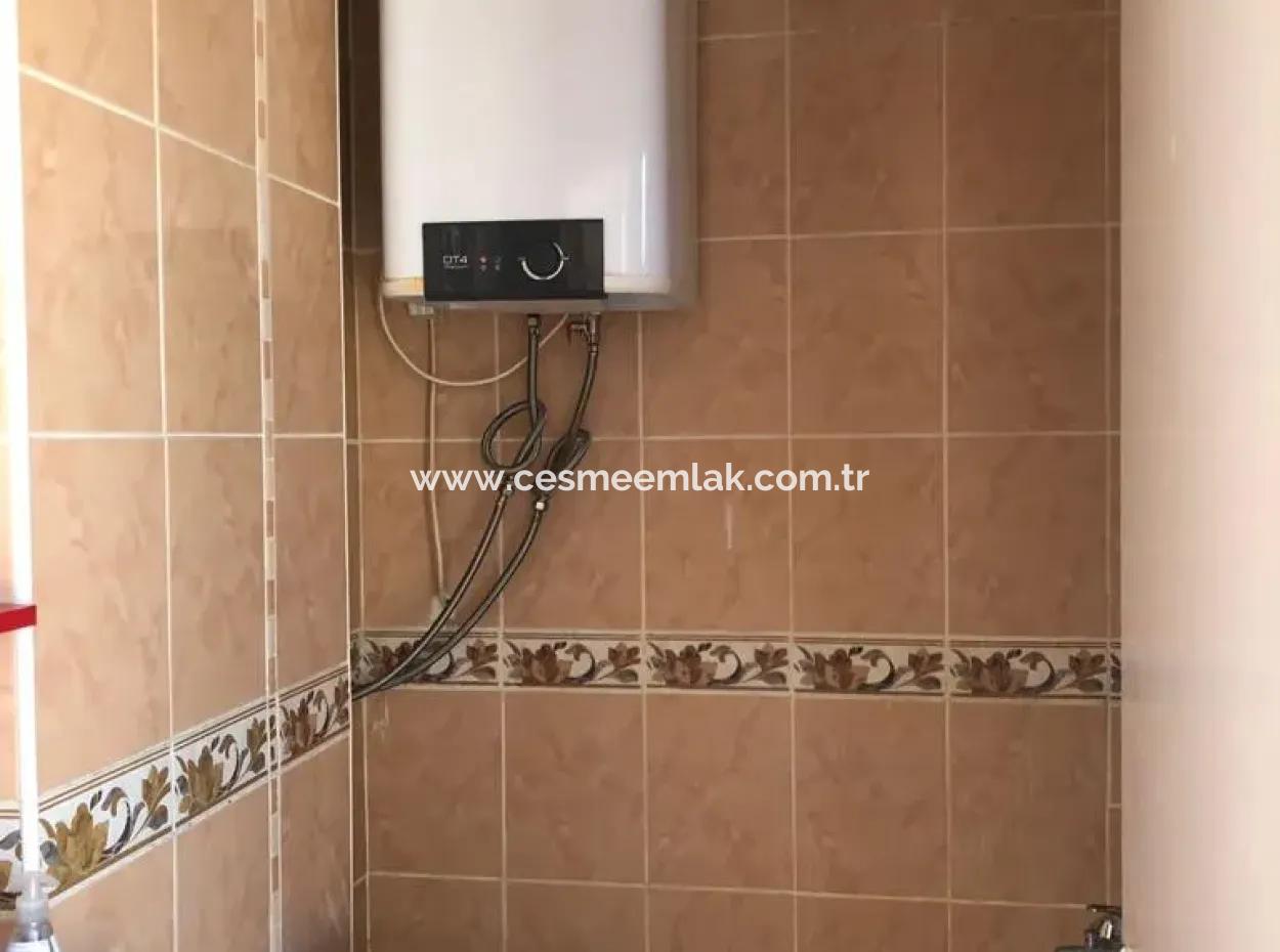 Çeşme Merkez'de Sezonluk Kiralık Geniş 2+1 Bahçe Katı Daire