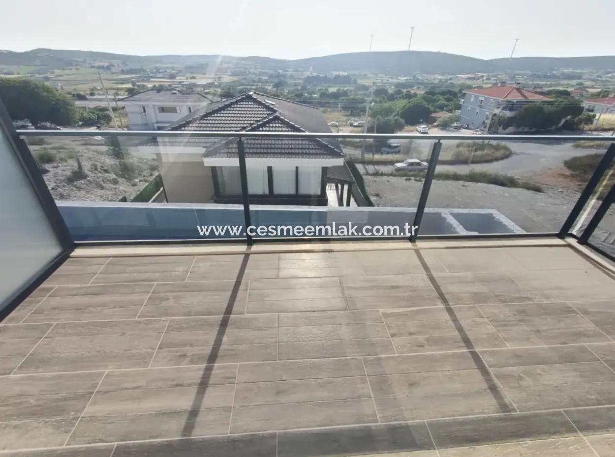 Çeşme'de Satılık Müstakil Havuzlu 6+2 2 Adet İkiz Villa