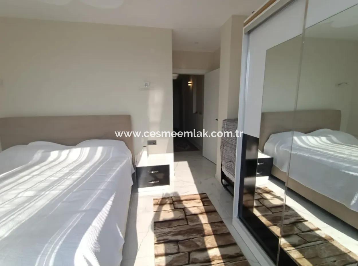 Çeşme'de Satılık Müstakil Havuzlu 6+2 2 Adet İkiz Villa