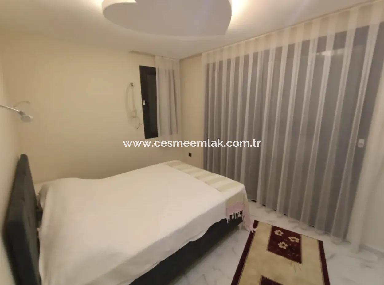 Çeşme'de Satılık Müstakil Havuzlu 6+2 2 Adet İkiz Villa