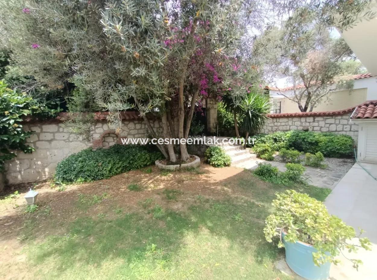 Çeşme Ayayorgiye Yakın Aylık Kiralık Müstakil Havuzlu 3+1 Villa