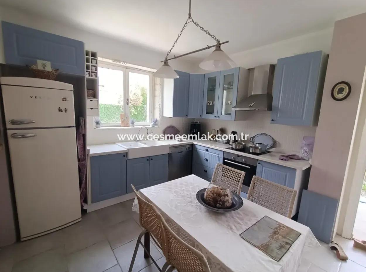 Çeşme Ayayorgiye Yakın Aylık Kiralık Müstakil Havuzlu 3+1 Villa