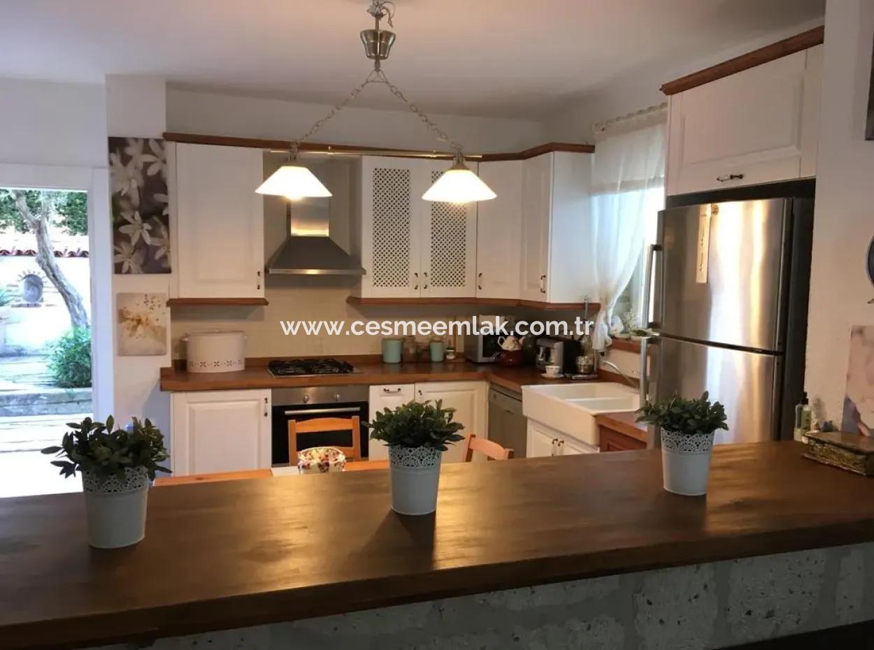 Çeşme Ayayorgiye Yakın Aylık Kiralık Müstakil Havuzlu 3+1 Villa