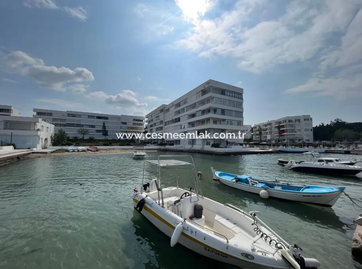 Çeşme Ilıca Ege Çeşme Sitesinde Denize Sıfır Satılık 2+1 Daire