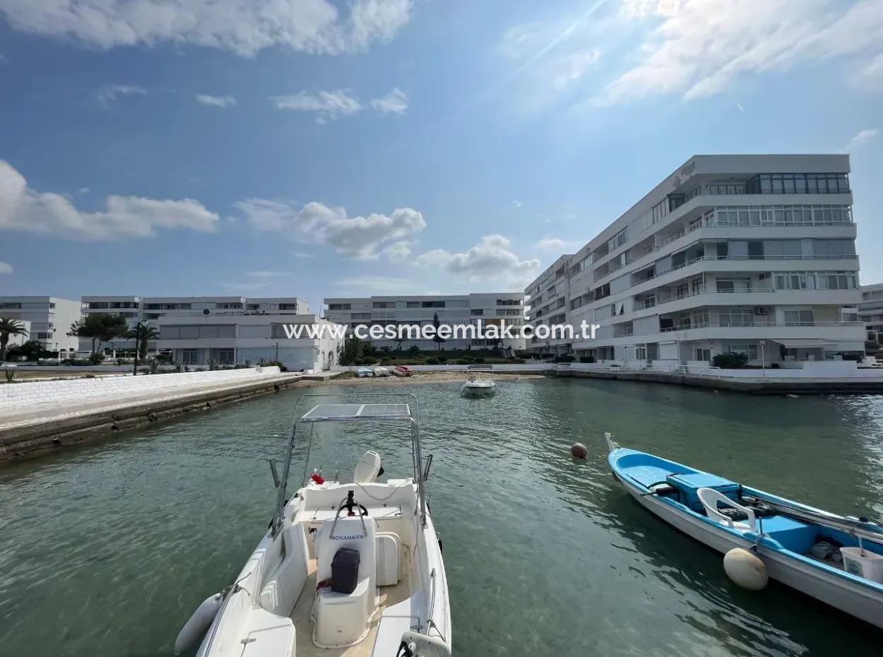 Çeşme Ilıca Ege Çeşme Sitesinde Denize Sıfır Satılık 2+1 Daire