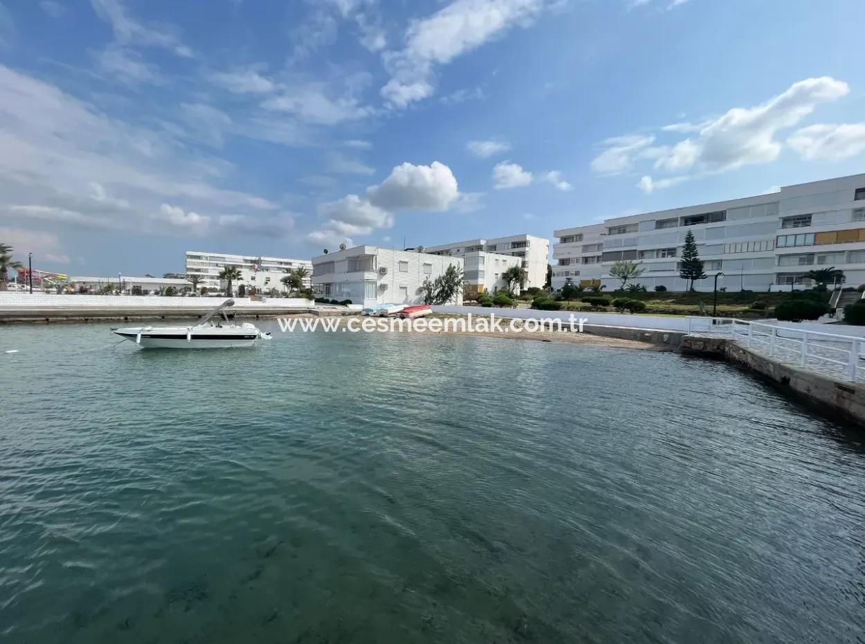 Çeşme Ilıca Ege Çeşme Sitesinde Denize Sıfır Satılık 2+1 Daire