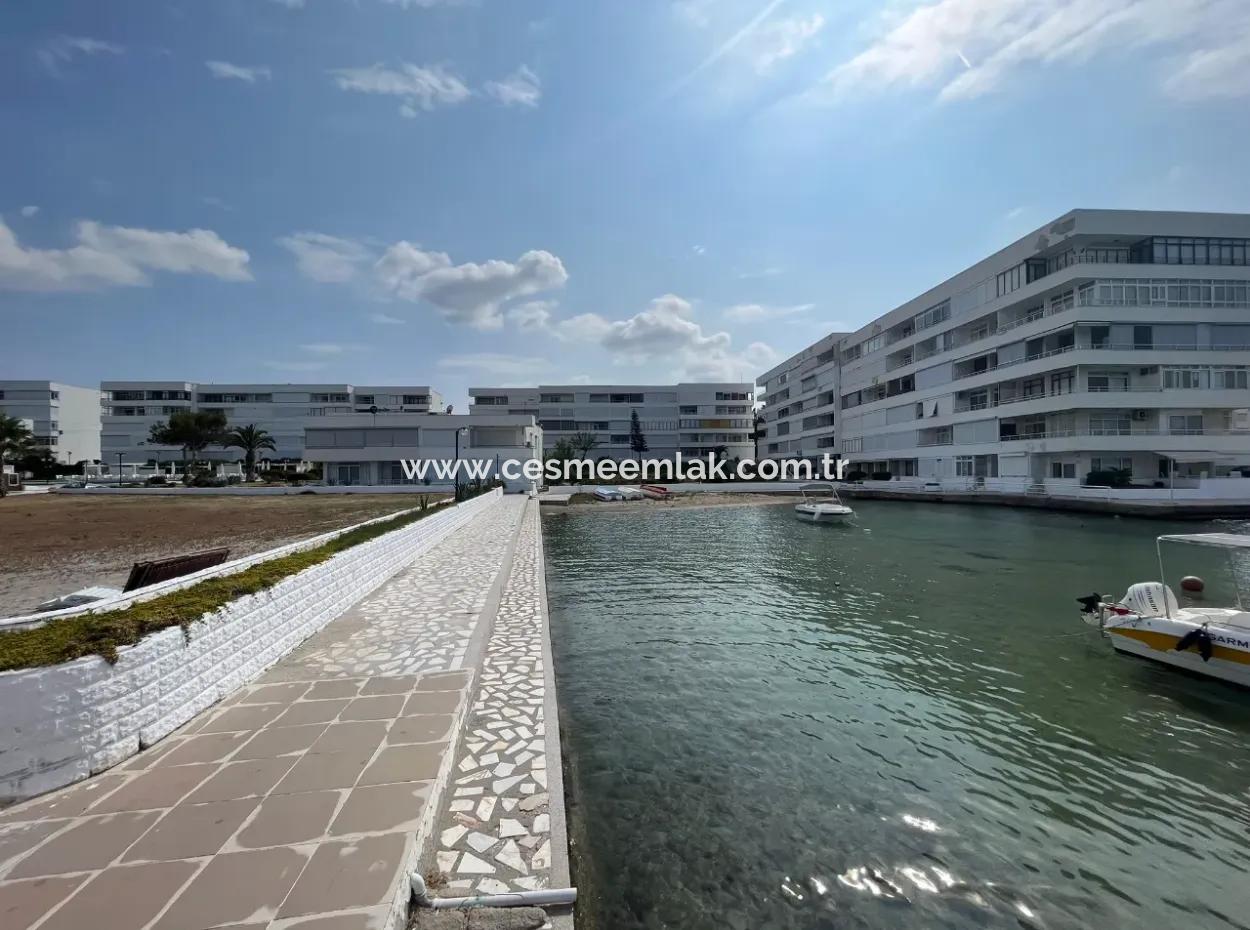 Çeşme Ilıca Ege Çeşme Sitesinde Denize Sıfır Satılık 2+1 Daire