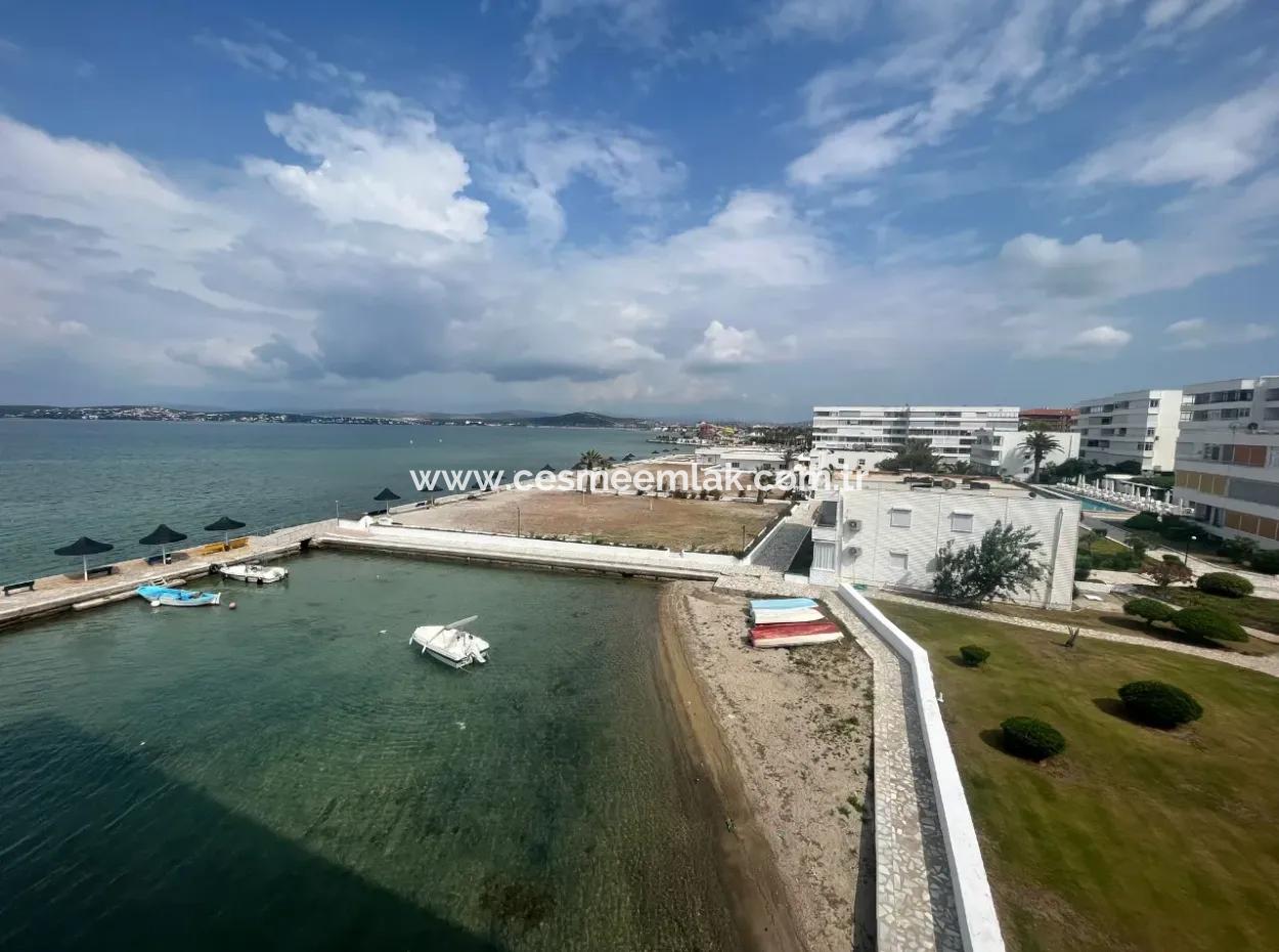Çeşme Ilıca Ege Çeşme Sitesinde Denize Sıfır Satılık 2+1 Daire