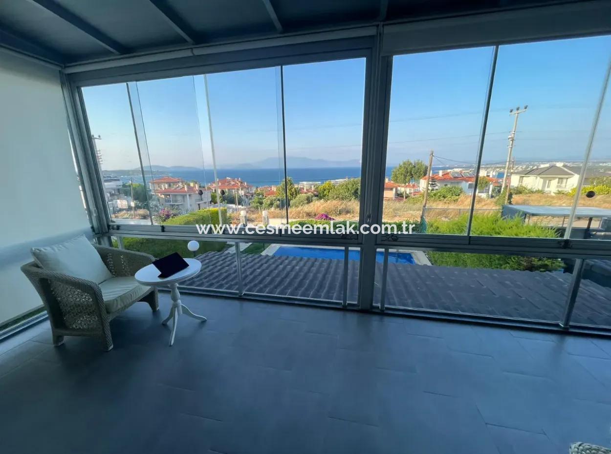 Çeşme Boyalık Sırtlarında Yıllık Kiralık 4+2 Müstakil Villa