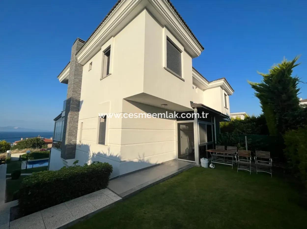 Çeşme Boyalık Sırtlarında Yıllık Kiralık 4+2 Müstakil Villa