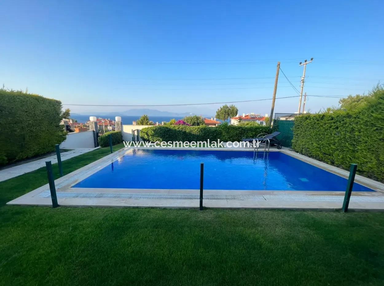 Çeşme Boyalık Sırtlarında Yıllık Kiralık 4+2 Müstakil Villa