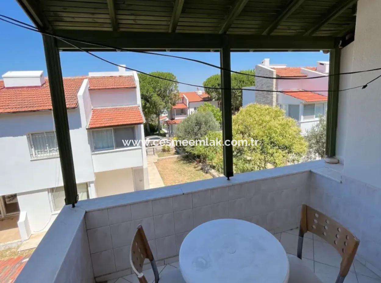 Çeşme Altınkumda Denize Sıfır Sitede Sezonluk Kiralık 4+1 Yazlık