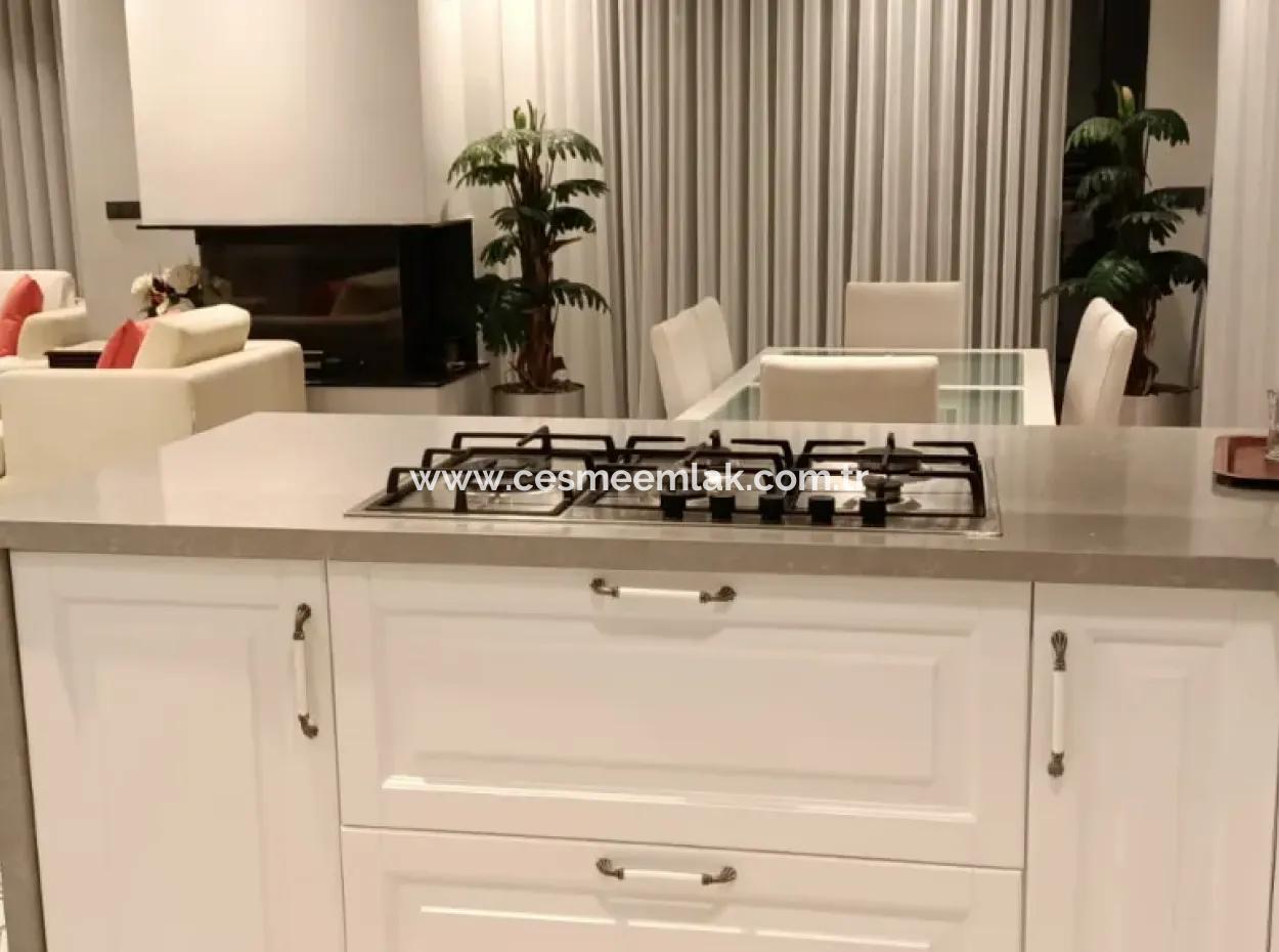Çeşme Ovacıkta Satılık 6+2 Luxruy Modern Havuzlu Müstakil Villa