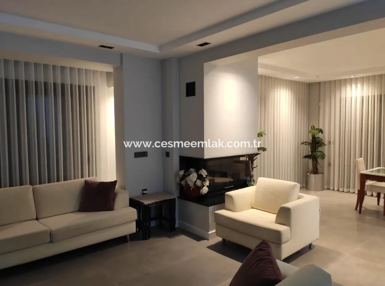 Çeşme Ovacıkta Satılık 6+2 Luxruy Modern Havuzlu Müstakil Villa