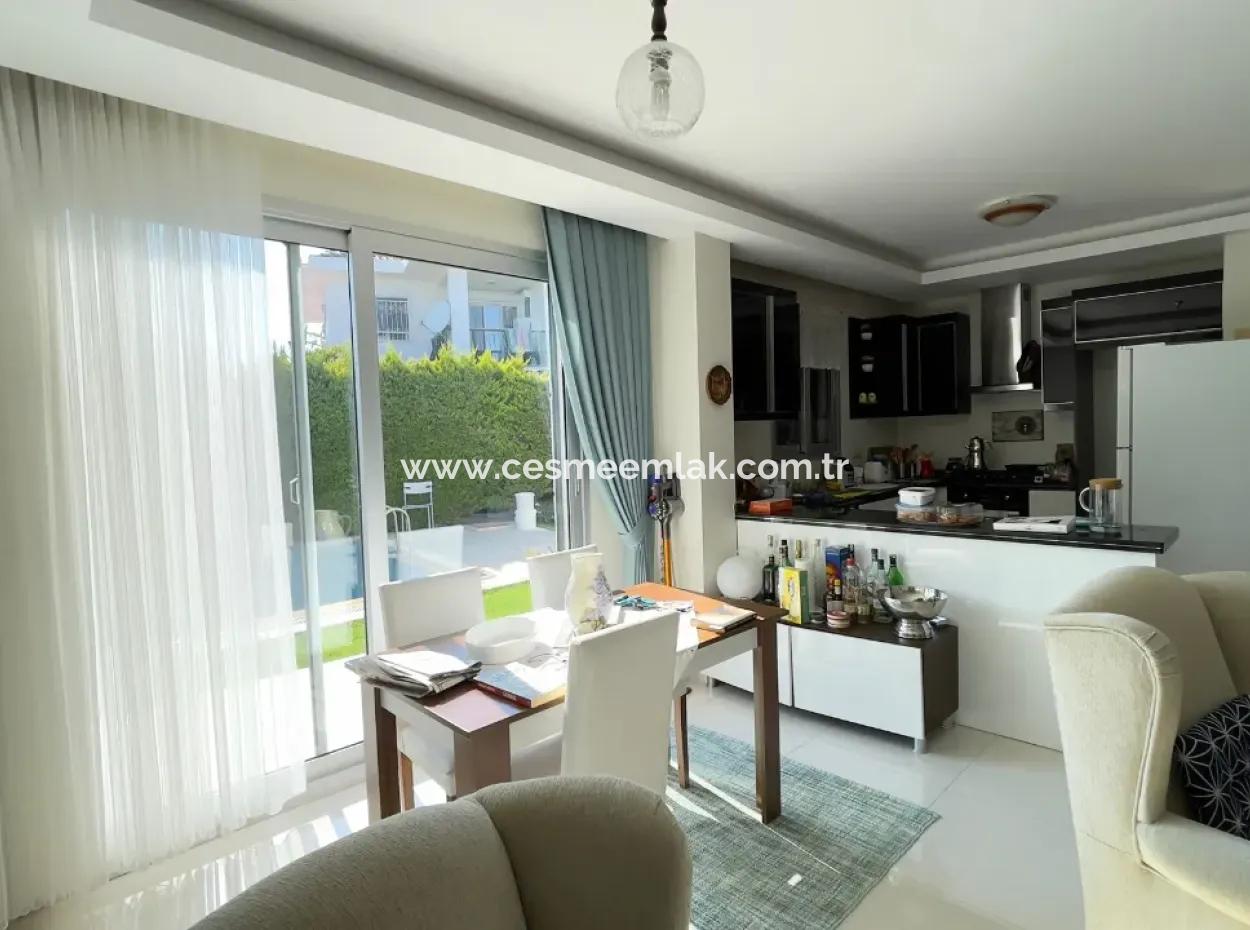 Çeşme Ilıca'da Müstakil Havuzlu Satılık Villa