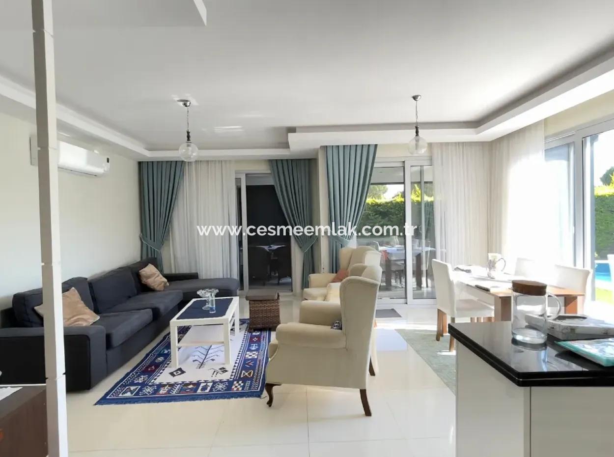 Çeşme Ilıca'da Müstakil Havuzlu Satılık Villa