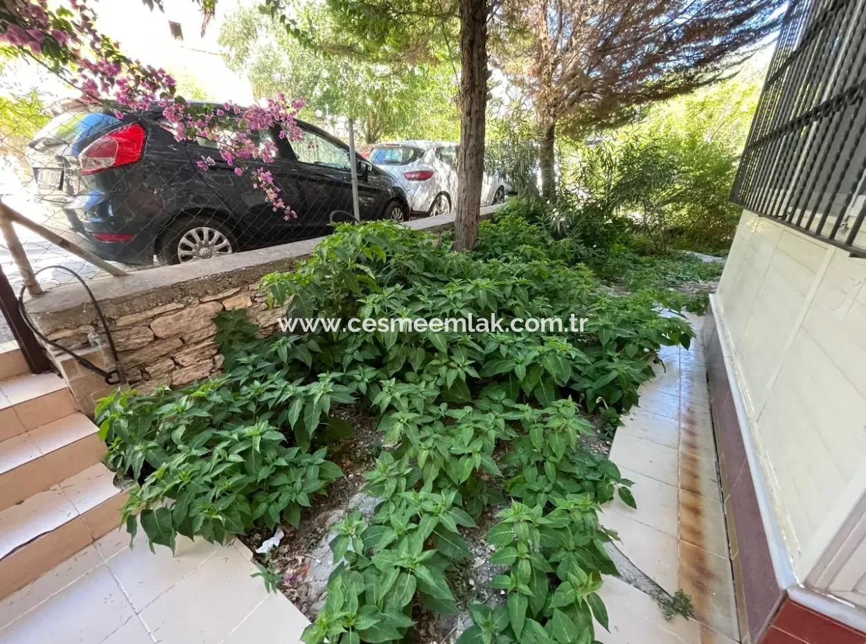 Çeşme Marinaya Yakın Satılık 2+1 Bahçe Katı Daire