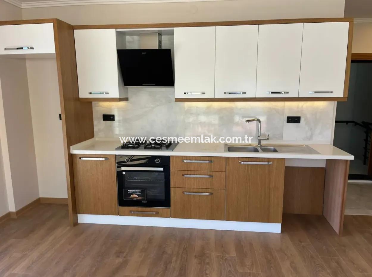 Çeşme Çiftlikköy'de Satılık Sıfır Barbekülü 3+1 Daire