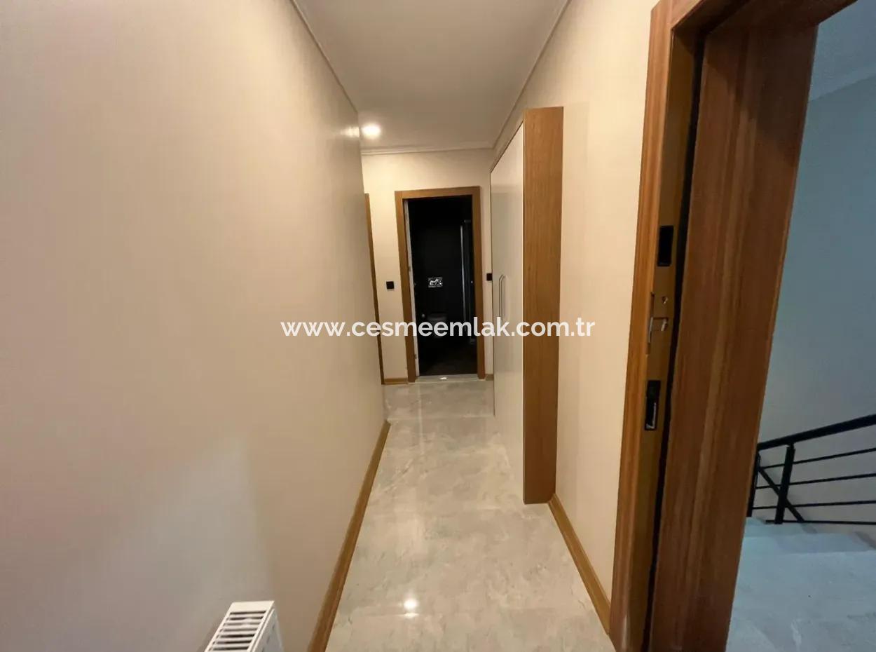 Çeşme Çiftlikköy'de Satılık Sıfır Barbekülü 3+1 Daire