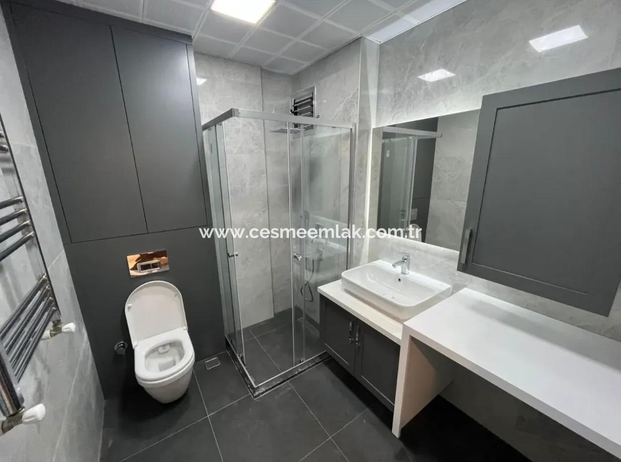 Çeşme Çiftlikköy'de Satılık Sıfır Barbekülü 3+1 Daire